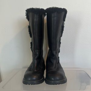 UGG Black Leather Larkspur 5419 Sheepskin Winter Buckle Boots Size 9